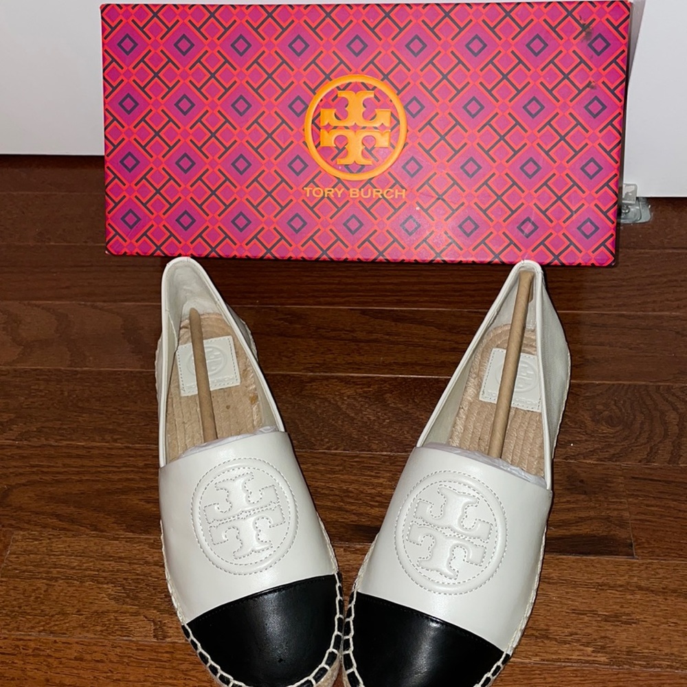 NEVER WORN (with box)! Tory Burch 74078